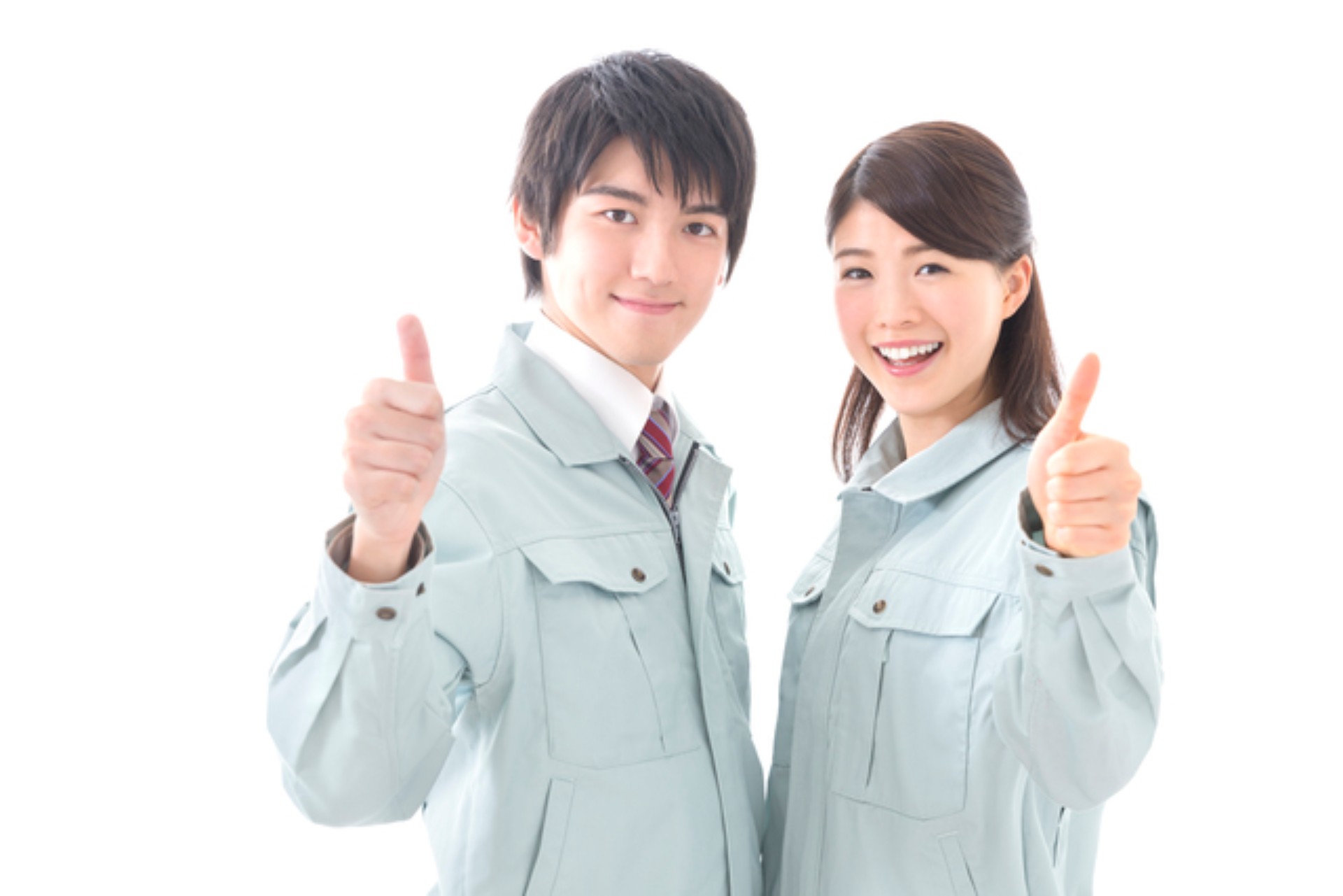 倉庫内で商品を探すスタッフ